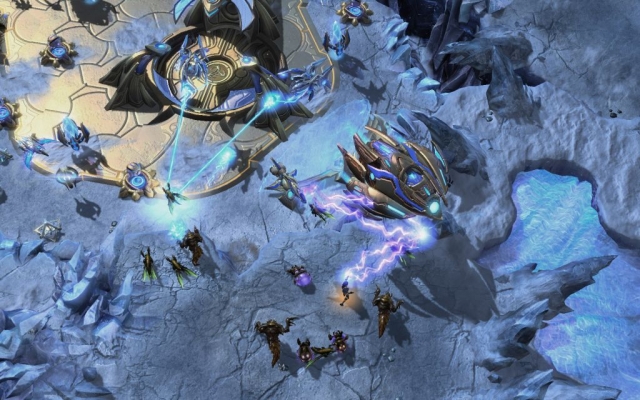 2419632-kerrigan_attacks_a_protoss_spacecraft